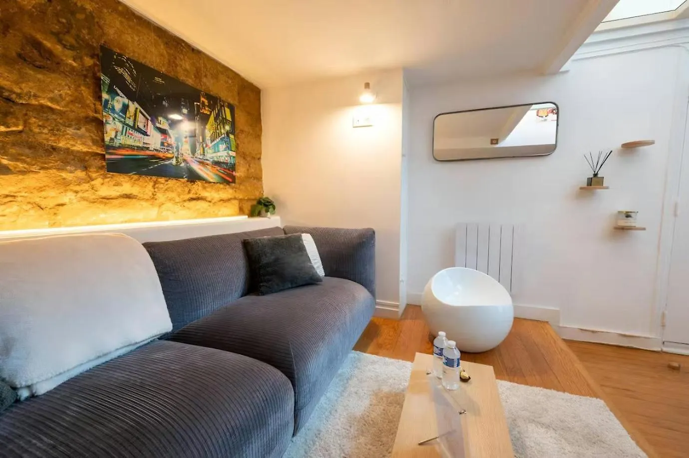 Cozy Artist Loft Apartment Paris
